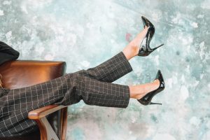 Moda na strój świąteczny: Jak wyglądać modne w okresie Bożego Narodzenia?