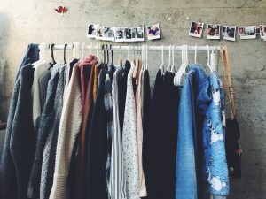 Moda dla miniaturowych Pań: jak wyglądać optycznie wyższą?