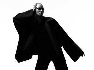 Moda na oversize w bieliźnie: Wygodne i stylowe ubrania na co dzień
